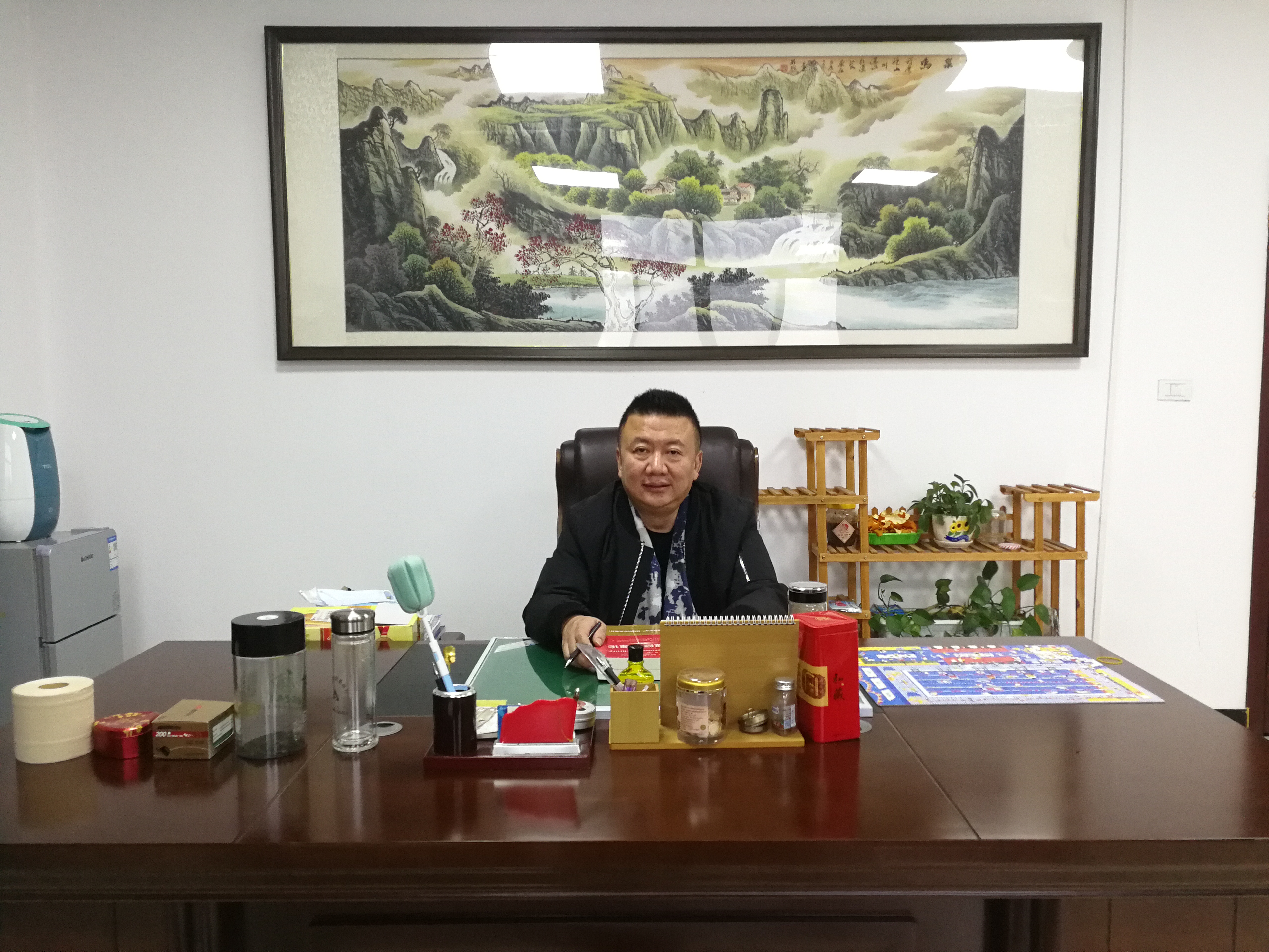 戴小方湖北乐鱼体育登陆官网农牧集团董事长工作照2.jpg